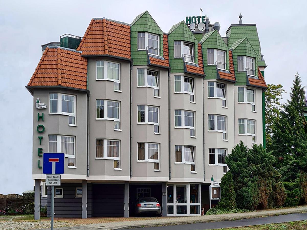 ホテル Zum Gruenen Turm ホーエン・ノイエンドルフ エクステリア 写真